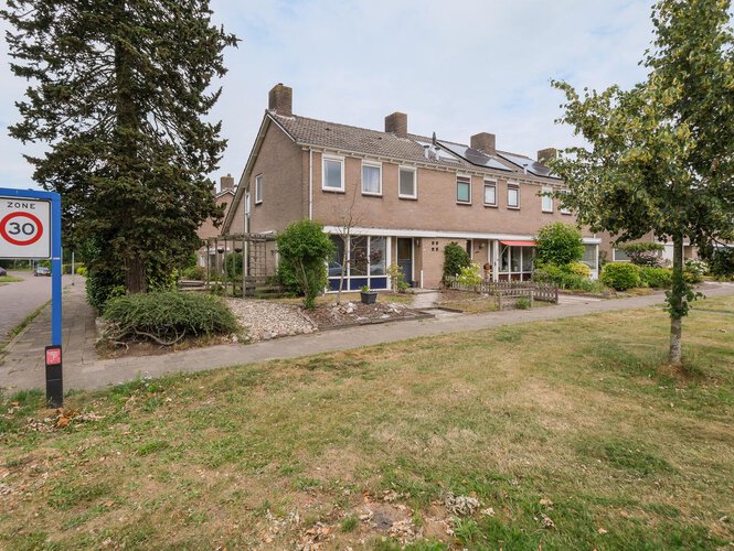 Bevrijdingsplantsoen 19 RODEN Bevrijdingsplantsoen 19 RODEN
